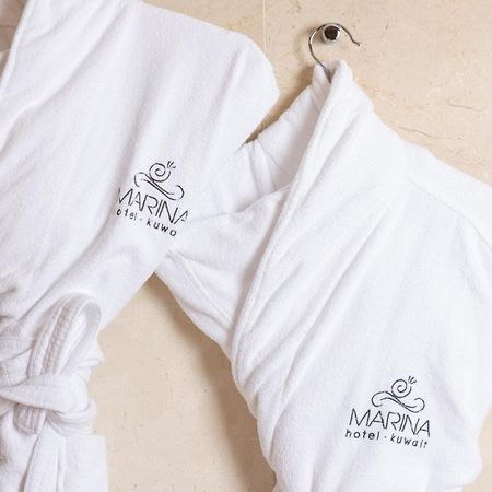 Marina Hotel Kuwejt Zewnętrze zdjęcie A bathrobe